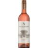 Der Neethlingshof Rosé besticht durch ein elegantes Rosaton. Das Bouquet eröffnet mit sommerlichen Düften von reifen roten Äpfeln