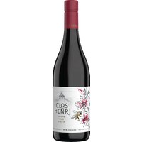 Der Clos Henri Estate Pinot Noir vereint die Eleganz der Rebsorte mit der Sonne Neuseelands zu einem eleganten und ausdrucksstarken Vergnügen. Im Gegensatz zu seinen französischen Vertretern zeigt sich dieser Pinot Noir mit erstaunlicher Kraft und dunkler Frucht