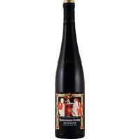 Basaltadern unter der Erde und aufliegendes Basaltgeröll prägen den Charakter der VDP Großen Lage Pechstein in Forst. Der Pechstein Riesling GG vom Spitzen-Weingut Bassermann-Jordan zeigt sich klar und präzise