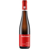 Die Hattenheimer Hassel-Lage im Rheingau bringt mit dem Weingut Kaufmanns Riesling Trockenbeerenauslese aus dem Jahr 2018 einen besonderen Weißwein hervor. Das kristalline Aroma zieht sofort in den Bann