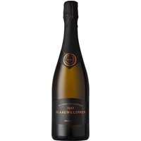 Mit seinem feinen Aromenspiel auf fruchtigen und floralen Noten begeistert der Blaauwklippen Méthode Cap Classique Brut vom ersten Moment an. Nuancen von Rosenblüten und Nektarinen verwöhnen die Sinne und werden von einem Hauch Orangenblüten untermalt. Untertöne von Erdbeeren und Zitronen runden das Bouquet gelungen ab. Die feine Perlage wird am Gaumen von einer cremigen Textur akzentuiert