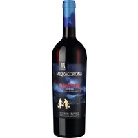 Das Trentino hat mit über 3000 Jahren eine sehr alte Weinbautradition. Zwischen den Dolomiten und dem Gardasee wachsen die Reben in besonders mildem Klima. Der Mezzacorona Dinotte Red Blend besteht aus den Rebsorten Teroldego und Marzemino sowie aus Merlot. Die intensive rote Beeren-Aromatik des Teroldego harmoniert ganz wunderbar mit der Saftigkeit des Marzemino sowie den Kirsch- und Pflaumennoten des Merlot. Vollmundig