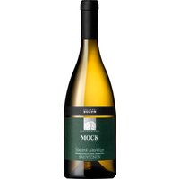 Die hohen Temperaturunterschiede zwischen Tag und Nacht in den von Schotter geprägten Steillagen bei Bozen verleihen dem Mock Sauvignon Blanc von der Kellerei Bozen eine ideal dosierte Säure. Neben einer steinigen Mineralik bietet der Wein eine vielschichtige Aromatik von reifem Pfirsich