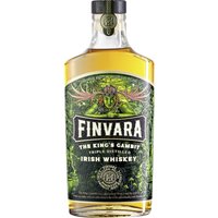Für den Finvara The King’s Gambit Whiskey werden ausschließlich erstklassige Rohstoffe von den sanften Hügeln Irlands verwendet. Dieser dreifach destillierte Blended Whiskey aus gemälzter und ungemälzter Gerste reift in sorgfältig ausgewählten Bourbon-Fässern. Dadurch erhält er seine reiche Aromatik und Tiefe. Vom historischen Fort of Dealgan am Castle Town River stammt der Whiskey