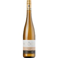 Der 2023er Siefersheimer Riesling "Porphyr" von Wagner-Stempel offenbart eindrucksvolle reife Fruchtaromen und Frische. Die mineralischen Lehmböden der Lagen „Höllberg“ und „Heerkretz“ prägen seinen terroirbetonten Charakter. Lebendige Zitrusaromen und eine prägnante Säurestruktur verleihen Tiefe und Komplexität. Die ökologische Bewirtschaftung des Weinguts begünstigt die ausgeprägte Mineralität dieser Rheinhessen-Rieslinge. Die selektive Handlese und der Ausbau in Stahltanks und Holzfässern bewahren das aromatische Potenzial. Dieser Wein harmoniert hervorragend mit leichten Fischgerichten und frischen Salaten.