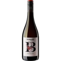Der Bauer Bundschuh Merlot begeistert durch seine samtige Textur und seine saftige Frucht. In der Nase dominieren Brombeere