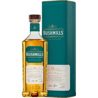 The Old Bushmills Distillery präsentiert mit dem Bushmills 10 Years Single Malt Whiskey ein Beispiel irischen Whiskeygenusses. Dreifach destilliert aus 100 % gemälzter Gerste und gereift in ehemaligen Bourbon-Fässern