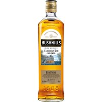 Der Bushmills Original Rum Cask Finish Whiskey entführt mit seinem betörenden Duft in eine Welt süßlich-kandierter Noten. Im Glas zeigt sich der bernsteinfarbene Whiskey mit komplexen Aromen von Rum