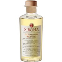 Die Sibona Grappa di Moscato überzeugt bereits auf den ersten Blick durch ihre strohgelbe Farbe. In der Nase entfaltet sich ein intensiv schmeichelnder Duft