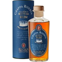 Sibona Grappa Riserva Botti da Rum kombiniert die Aromenwelt des Piemont mit dem exotischen Flair der Karibik. Dieser Grappa offenbart ein reiches und vollkommenes Bukett mit eleganten Aromen von Kaffee und Vanille. Am Gaumen zeigt er sich ausgewogen und komplex