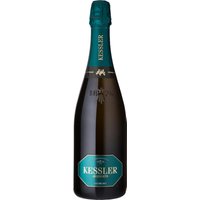 Der Kessler Jägergrün Premium Riesling Sekt Brut aus Deutschland überzeugt durch ausgeprägte Fruchtaromen. Im Glas entfalten sich saftige Noten von reifem Apfel