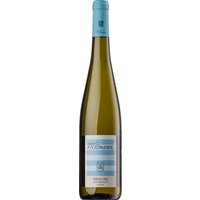 Der VDP Gutswein Riesling vom Kalkstein des Weinguts Wittman in Rheinhessen wächst auf den typischen Kalkböden in Westhofen. Das Weingut arbeitet seit Mitte der 80er-Jahre biozertifiziert und strebt klar strukturierte Weine an