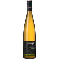 Der 2022er Wolfberger Pinot Gris Collection Signature aus dem Elsass fasziniert durch seine goldgelbe Farbe mit silbernen Reflexen. In der Nase entfaltet er ein komplexes Aromenspektrum von gelben Früchten wie Aprikose