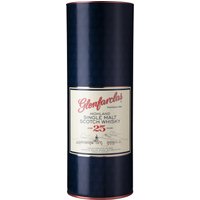 Ein absolutes Highlight aus den Highlands! 25 Jahre ist dieser Single Malt in Oloroso-Sherry- und Bourbon-Fässern gereift. So haben sich vielschichtige Aromen entwickelt: ein komplexer Duft süßlicher gekochter Früchte