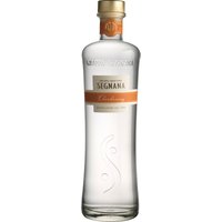 Der Grappa Segnana di Chardonnay von Segnana F.lli Lunelli beeindruckt mit seinem ambrafarbenen Aussehen