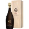 Mit ihrem Celebris Extra Brut 2012 zelebriert das renommierte Champagnerhauses Gosset die mittlerweile achte Millésime seiner Prestige-Cuvée. Kellermeister Jean-Pierre Mareigner komponiert aus 70 % Chardonnay und 30 % Pinot Noir eine goldgelbe Schönheit mit smaragdgrünen Reflexen. So fein wie die Perlage