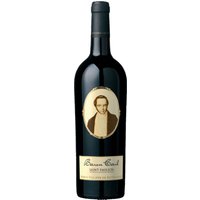 Der Baron Carl Saint-Emilion aus dem Bordeaux-Jahrgang 2018 ist ein bemerkenswerter Vertreter der Weine vom rechten Ufer. Der mittlere Körper des Rotweins entfaltet reife rote und schwarze Früchte wie Kirsche
