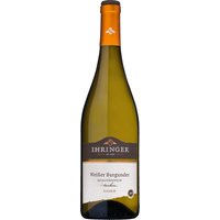 Der Ihringer Premium Weiße Burgunder der Kaiserstühler Winzergenossenschaft beeindruckt mit seiner goldgelben Farbe. Aromen von Birne und Quitte