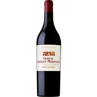 Dieser exquisite Bordeaux Rotwein präsentiert sich in einer tiefdunklen Farbgebung. Sein Bouquet offenbart eine intensive Mischung aus reifen roten und schwarzen Früchten