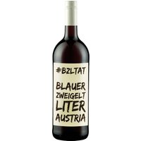 Feine Akzente von Sauerkirschen und dunklen Waldbeeren prägen das Bukett dieses Blauen Zweigelt aus dem Weinviertel. Würzige Nuancen begleiten die fruchtige Aromatik und verleihen dem Wein eine angenehme Finesse. Seine Struktur zeigt sich harmonisch