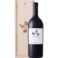 Der Rotwein aus Paarl zeigt sich in der Magnumflasche mit kraftvoller Eleganz. Die Cuvée aus Cabernet Sauvignon (49 %)