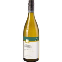 Der Achkarrer Schlossberg Müller-Thurgau von 2023 ist ein faszinierender Weißwein aus dem Anbaugebiet Baden. Die Trauben stammen aus der privilegierten Lage Schlossberg in Achkarren. Dieser Müller-Thurgau beeindruckt mit einem fein-rauchigen und holzwürzigen Aroma