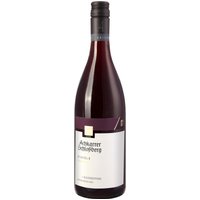 Von der Anbaulage Schlossberg in Baden stammt der Achkarrer Schlossberg Diavolo Cuvée Qualitätswein Jahrgang 2022. Diese trockene Rotwein-Cuvée zeigt eine spürbare französische Stilistik und beeindruckt durch ihre dichte
