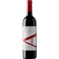 Das chilenische Weingut Viña Vik im Colchagua-Tal in der Nähe von Millahue produziert Wein auf Weltklasseniveau. Bekannt für seine exzellenten Cuvées präsentiert es mit dem rubinroten Vik A Cabernet Sauvignon einen hervorragenden reinsortigen Rotwein. Er zeigt sich mit Aromen von roten und schwarzen Früchten