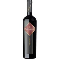 Die granatrote Farbe und eine harmonische Kombination aus drei Rebsorten verleihen dem "Ritterhof Perlhofer Cuvée Rot" seine bemerkenswerte Vielschichtigkeit. In der Nase besticht er durch verlockende Fruchtaromen von Himbeeren