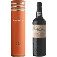 Die rotbraune Farbe des Fonseca 10 Years Old Tawny Port mit karminroten Reflexen zieht sofort in den Bann. Ein duftendes Bouquet nach reifen Früchten entfaltet sich in der Nase und verspricht Genuss. Der Wein präsentiert eine geschmeidige