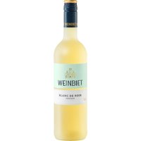 Blanc de Noir bedeutet „Weiß aus Rot“ und beschreibt diesen charmanten Weinbiet Blanc de Noir aus der Pfalz. Der Jahrgang 2024 zeigt sich als feinfruchtiger Roséwein mit einem harmonischen Bukett. Die Kombination aus Spätburgunder und Merlot verleiht ihm verlockende Aromen von reifer Birne und saftiger Melone