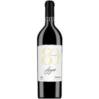 80 Jahre Hingabe spiegeln sich im Barbanera Gigino 80 Anniversario 2021 wider. Der tiefrote Wein mit subtilen Purpurtönen entfaltet sinnliche Aromen von Heidelbeeren
