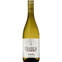 Im Markgräflerland in Baden präsentiert sich der Julius Zotz Chasslie Gutedel Sur Lie als ausdrucksstarker Weißwein des Jahrgangs 2023. Fünf Monate auf der Hefe verleihen ihm eine cremige Textur und zarte Aromen. Ein spritziger Sortencharakter mit milder Säure sowie ein edelherber Abgang zeichnen ihn aus. Der Wein stammt aus der Premiumlage Heitersheimer Maltesergarten