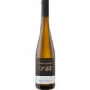Der Oberkircher Klingelberger 1782 Spätlese des Jahrgangs 2022 präsentiert sich im Glas in einem leuchtenden Strohgelb. Die aromatische Vielfalt reicht von reifen Pfirsichen und saftigen Zitrusfrüchten bis hin zu erfrischender Stachelbeere. Vegetative Noten von frisch gemähtem Gras und eine dezente Röstaromatik runden das Duftprofil ab. Am Gaumen zeigt sich der Wein mit einer rassigen Säure
