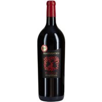 Der Masso Antico Primitivo von Cantine di Ora präsentiert sich in einem intensiven Rubinrot und begeistert mit einem komplexen Bukett aus dunklen Beeren
