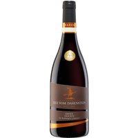Der Onyx Cuvée Rot Barrique Jahrgang 2020 aus Baden beeindruckt bereits im Glas durch sein tiefdunkles Kirschrot. Im Duft zeigt der Rotwein beerige Noten von Brombeere und Cassis