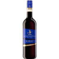 Der Karat Spätburgunder 2022 aus Baden präsentiert sich komplex und aromareich. Sein Duft vereint Anklänge von Sherry