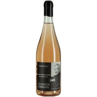Der Alexander Herrmann - Signature Chef Rosé 2024 aus dem Weingut Bottled for Wines and Brands überzeugt als edler Vertreter aus dem Languedoc-Roussillon. Der Minervois AOP besticht durch seine verführerische Kombination aus Frische und Frucht. In der Nase präsentiert sich ein fruchtiges Bouquet mit würzigen Untertönen. Am Gaumen offenbart er eine lebendige Säurestruktur