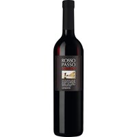 Dieser Rotwein wurde zu gleichen Teilen aus Merlot und Sangiovese vinifiziert – ein fruchtiges Geschmackserlebnis ist also garantiert. Mit kräftigem Rubinrot und reichem Duft von Waldbeeren