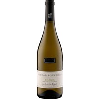 Der Pascal Bouchard Chablis Les Vieilles Vignes entfaltet ein strohgelbes Farbspiel im Glas. Seine Aromen bezaubern mit frischer Zitrusfrucht und weißen Blüten. Am Gaumen beeindruckt dieser Jahrgang 2022 durch seine Komplexität und Finesse