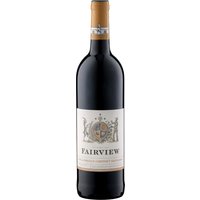 Der Fairview Wines Estate Cabernet Sauvignon 2019 präsentiert sich in rubinroter Farbe mit intensiven Aromen schwarzer Beeren