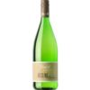 Typisch fruchtig und spritzig präsentiert sich der Däuwel Riesling 2024 von Däuwel Wein & Sekt. Aromen nach saftigem Apfel und Pfirsich verschmelzen harmonisch mit Zitrusnoten und einem Hauch von frischem Gras. Ergänzt wird das Bouquet durch florale Töne und eine feine mineralische Note