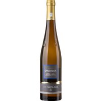 Ein beeindruckender Riesling aus dem berühmten Rheingau: Der Spreitzer St. Nikolaus Riesling GG 2020 vom Weingut Josef Spreitzer offenbart ein komplexes Aroma. Kühle