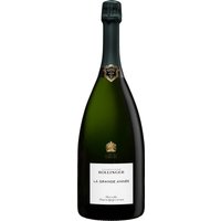 Der Champagne Bollinger La Grande Année 2015 überzeugt schon im Glas durch seine strohgelbe Farbe mit hellgoldenen Reflexen. In der Nase entfaltet sich ein florales Bouquet von weißen Blüten