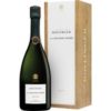 Die Reifung über mehr als sieben Jahre verleiht dem Champagne Bollinger La Grande Année 2015 seinen unverwechselbaren Charakter. Er zeigt goldene Reflexe im Glas und begeistert die Nase mit Aromen von Aprikosen