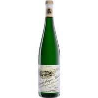 Die Scharzhofberger Riesling Kabinett von Egon Müller ist ein bemerkenswerter Weißwein aus der Moselregion. Im Jahrgang 2023 zeigt sich der Wein in brillanter
