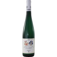 Der Zilliken Saarburger Rausch Riesling GG 2022 vom Weingut Forstmeister Geltz Zilliken an der Mosel entfaltet sich in steilen Schieferhängen