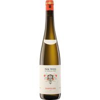 Der Nik Weis Saarfeilser Riesling GG 2020 beeindruckt mit bemerkenswerter Fülle und Tiefe. Sein Bouquet entfaltet intensive mineralische Aromen
