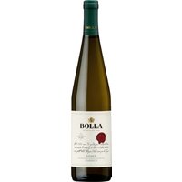 Mit einer strohgelben Farbe beeindruckt der Bolla Il Gambero Soave Classico 2023 aus dem Weingut Bolla in Venetien. Die Nase wird von subtilen