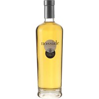 Der Nosside Statti 2022 aus dem kalabrischen Anbaugebiet Lamezia DOC präsentiert sich in einem strahlenden Goldton. Dieser trockene Weißwein entfaltet ein beeindruckendes Bouquet von getrockneten Aprikosen